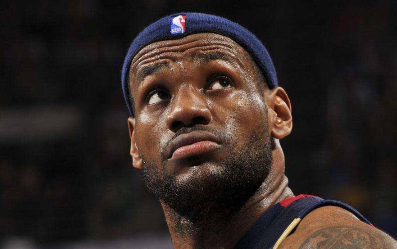 球员拼尽全力实现自我超越一切困难